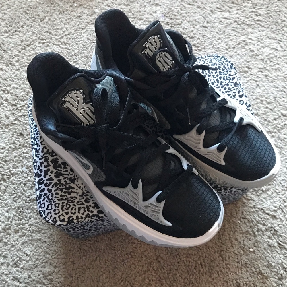 Kyrie low 4 tb Nike shoes